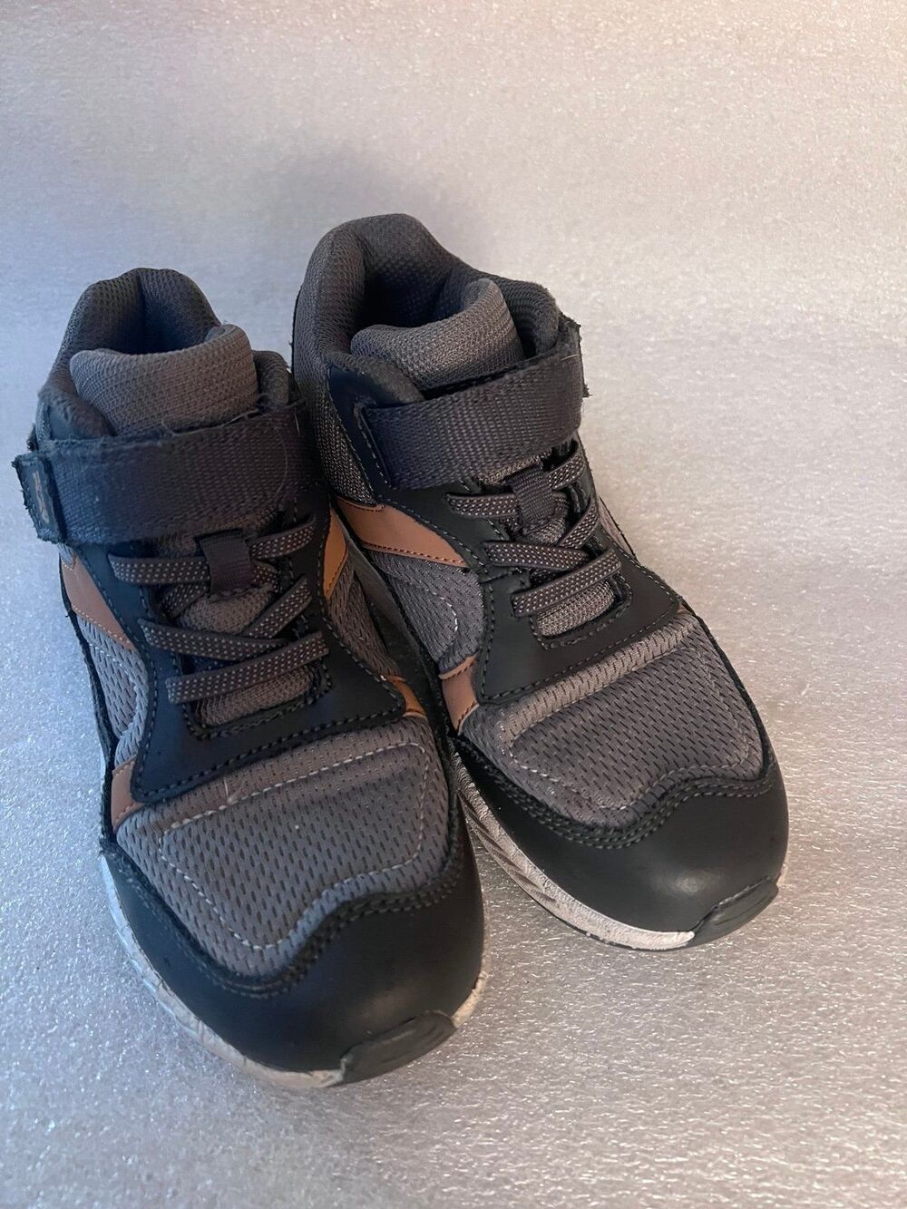 Stride Rite Made2Play Wilson Sneaker Boot (Asphalt/Grey) – Kid's Size 1.5